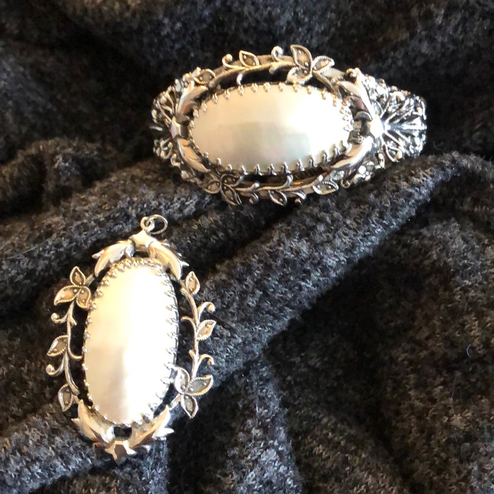 Vintage costume shell bracelet and pendant.